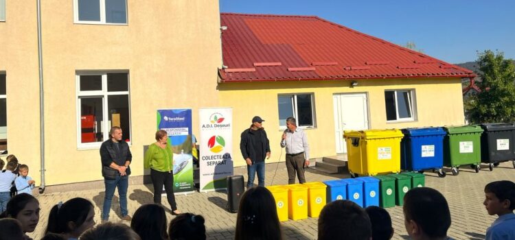 Acesta este, în cifre, proiectul ”Școala de reciclare” implementat de ADI Deșeuri Bistrița-Năsăud în parteneriat cu TeraSteel, care își propune formarea unui comportament responsabil față de mediul în care trăim în rândul elevilor, prin punerea la dispoziție a infrastructurii de colectare separată a deșeurilor și acolo unde învață zi de zi.