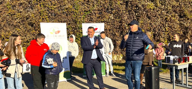 Premiem elevii harnici și frumoși, care au participat la cea de-a 6-a ediție a concursului școlar ”Reciclezi pentru viitorul tău!”